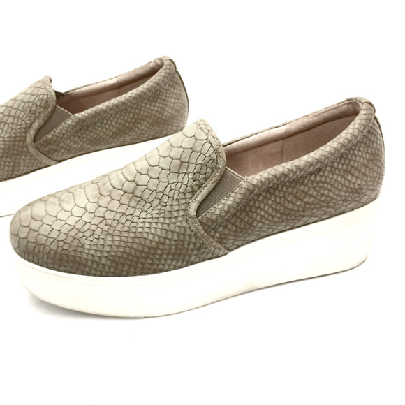 j slides snakeskin